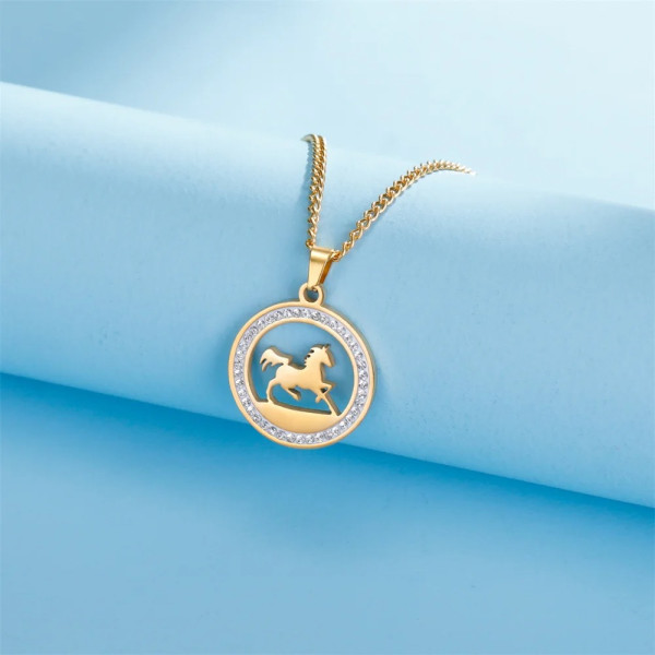 Collier cheval doré personnalisable – Bijou élégant avec pendentif rond et strass