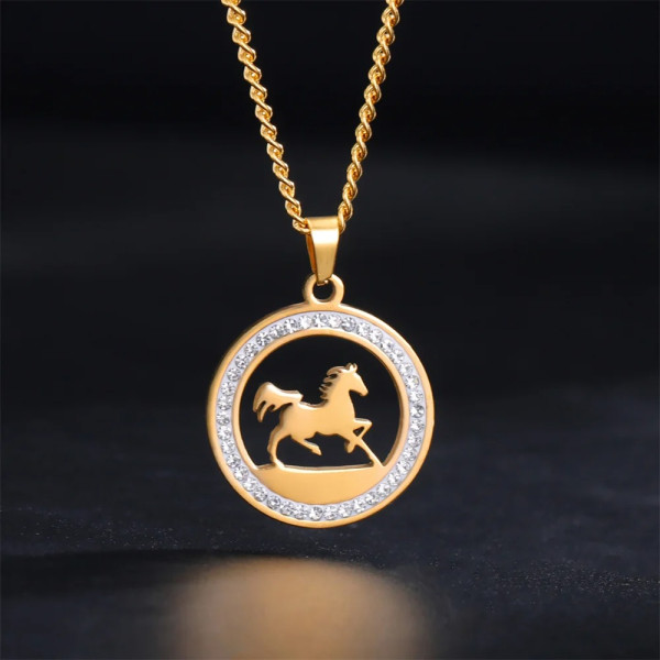 Collier cheval doré personnalisable – Bijou élégant avec pendentif rond et strass