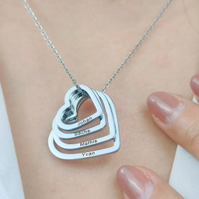 Collier 4 cœurs argenté personnalisable – Gravure 4 prénoms au choix