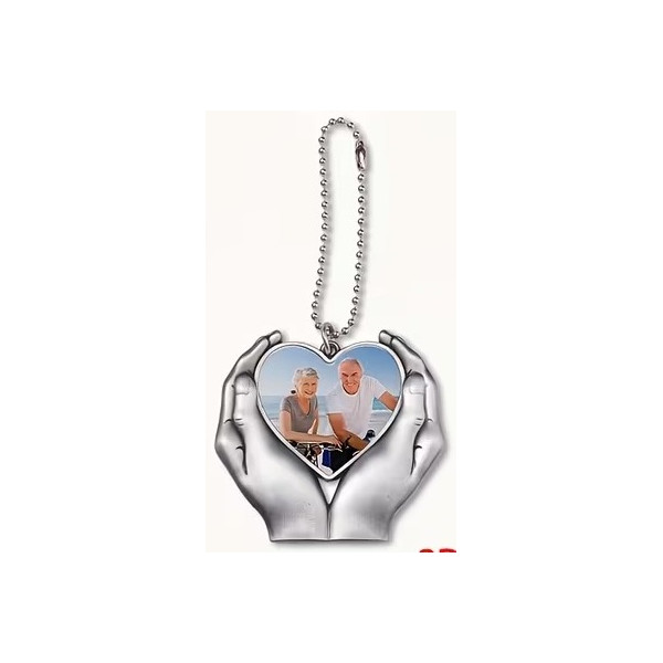 Pendentif main tenant un cœur personnalisable – Photo et message par sublimation