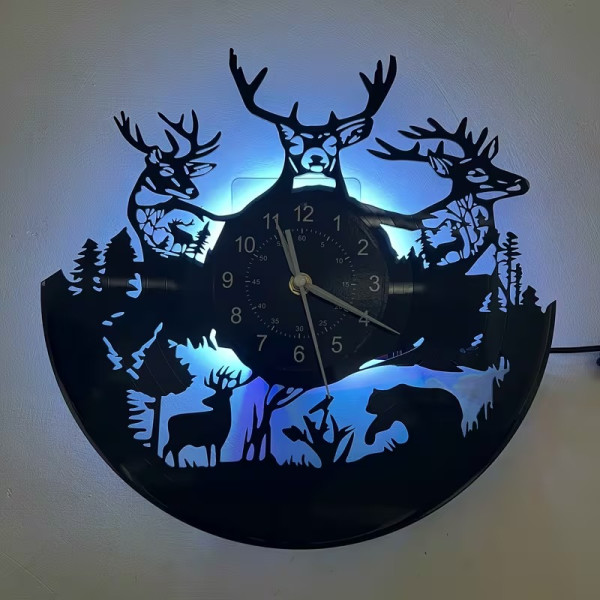Horloge murale LED cerf et forêt en vinyle 30 cm | 7 couleurs