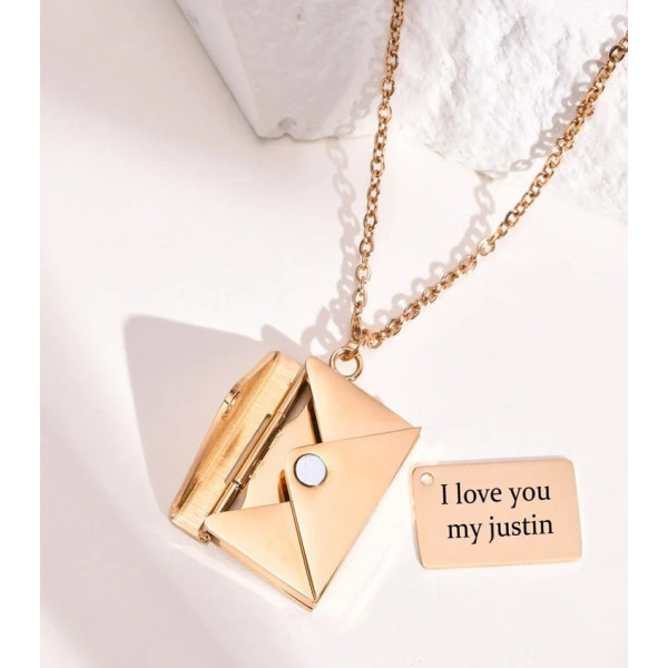 Collier médaillon enveloppe rose or personnalisable.